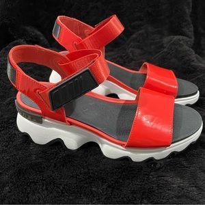 Brand New Sorel Kinetic red patent leather sandals size 10